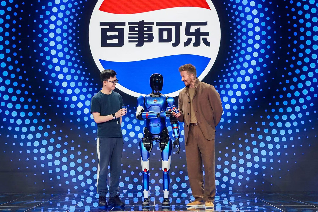 YABO鸭脖机器人携手百事中国共创“百事蓝宝” 共燃渴望新章